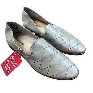 AMERICAN EAGLE: NWT Gray Woven Loafer Slip On Short Block Heel Flats -Size 11